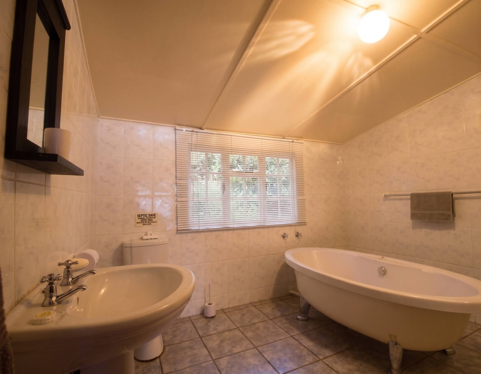 One of the en-suite bathrooms at Hoopoe