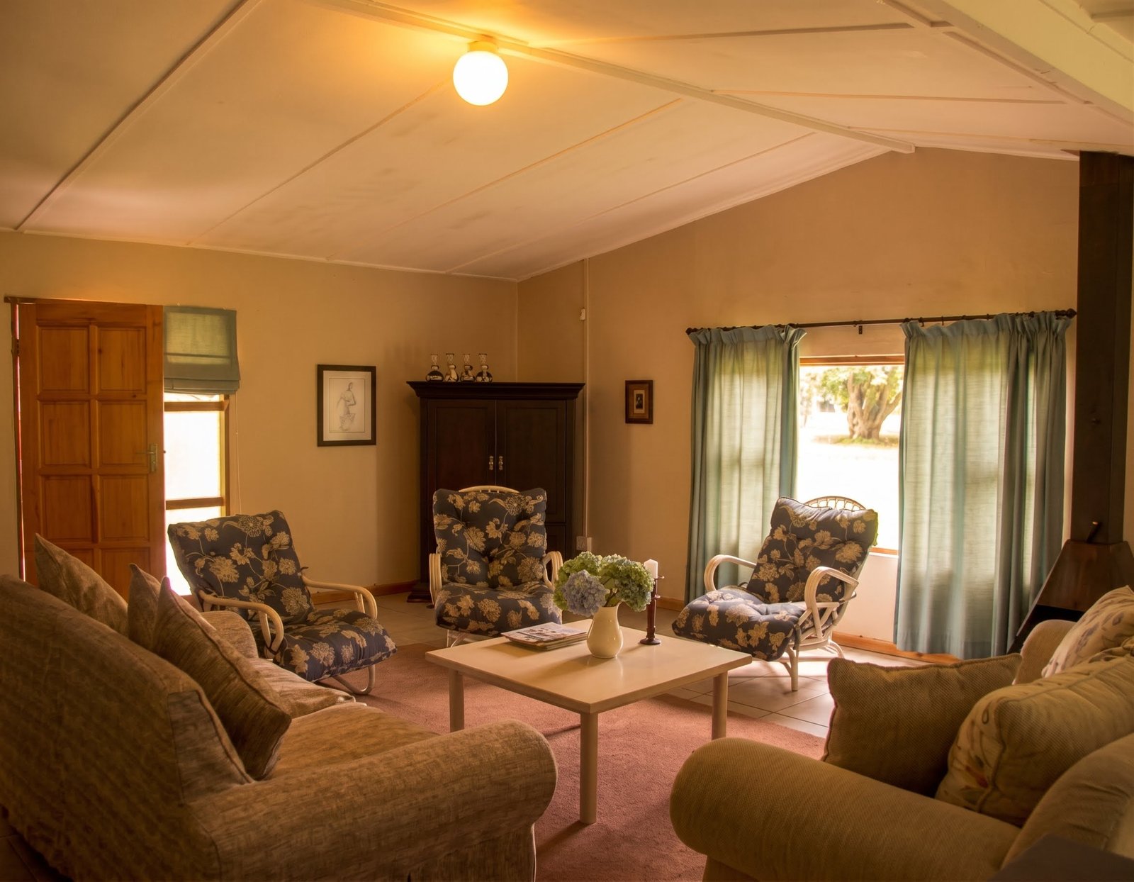 The lounge at Hoopoe