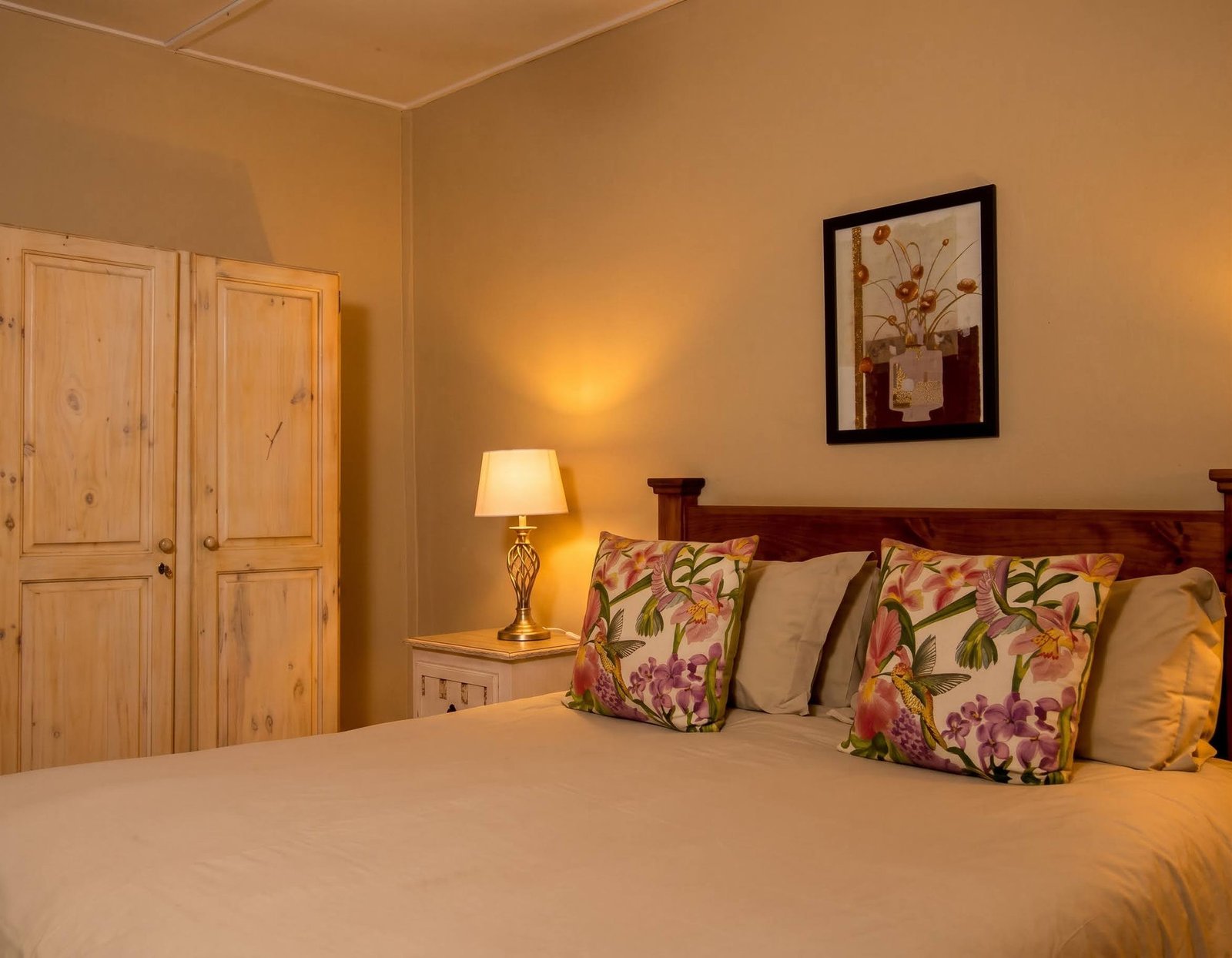 The queen bedroom at Sunbird